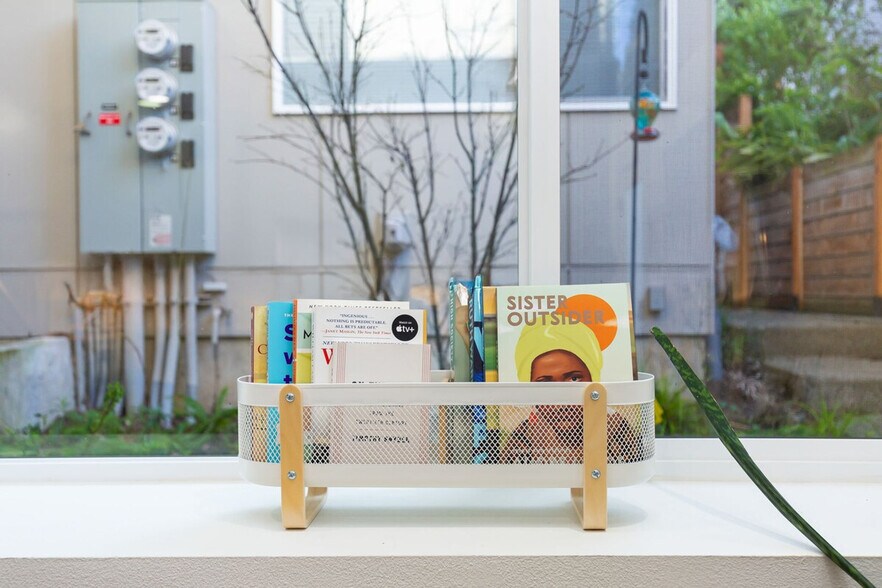 Building Photo - 58 W Cremona St