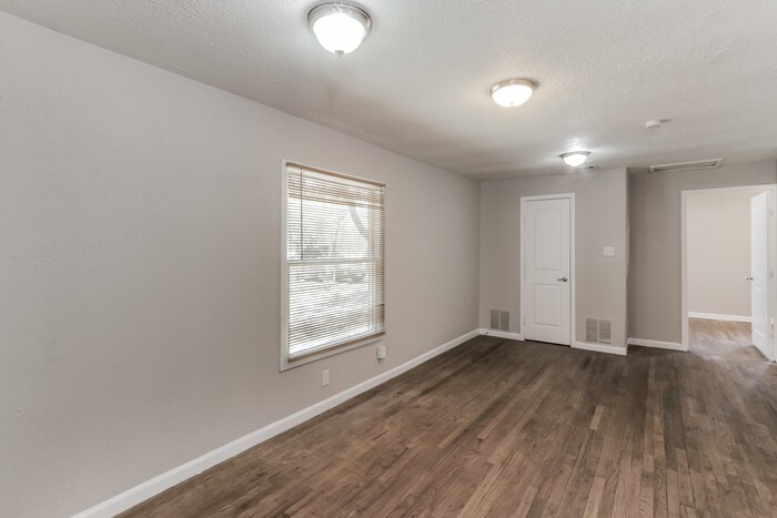 Building Photo - 402 Dawson Dr