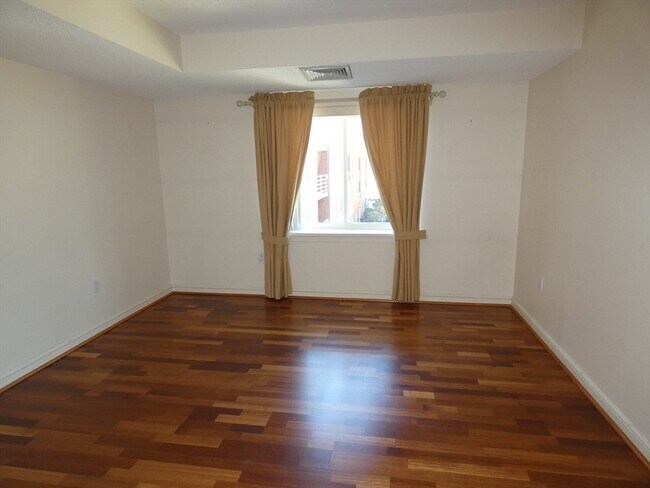 Building Photo - 380 Place Ln