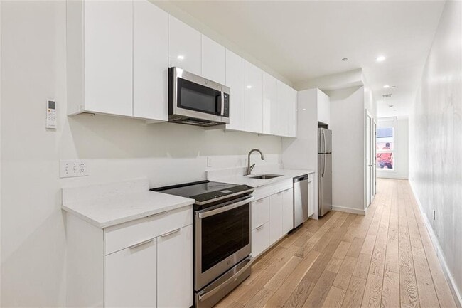 Building Photo - 71 Richmond St