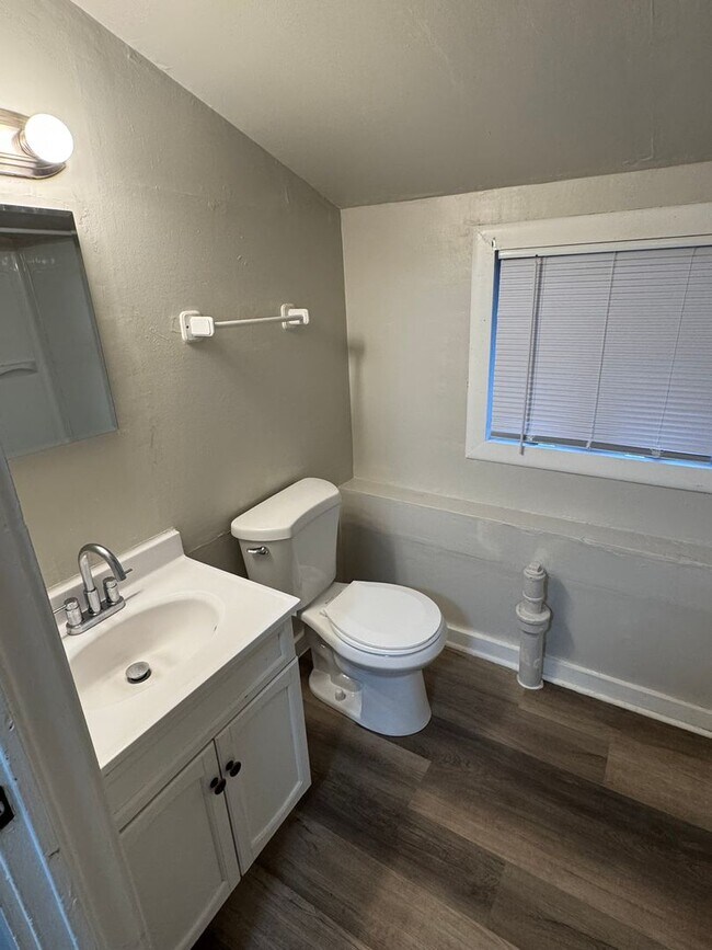 Building Photo - 120 E Spring St