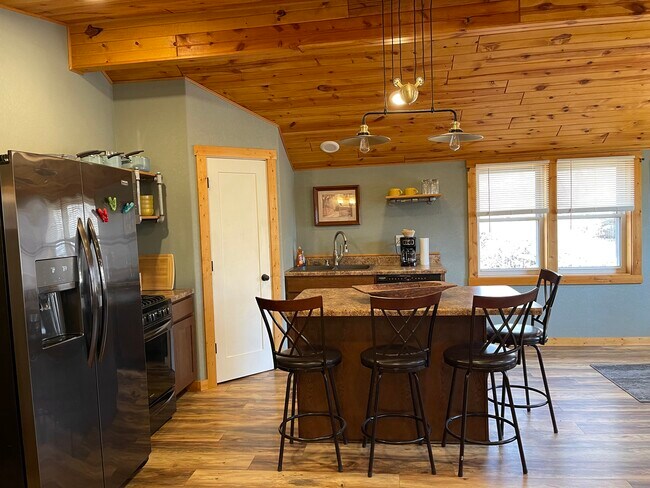 Building Photo - 2154 Twin Springs Rd