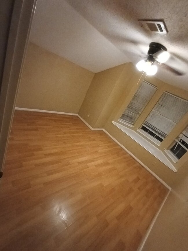 Building Photo - 2701 Willow Springs Rd