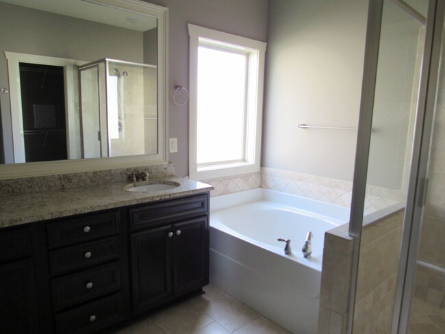Building Photo - 285 Solamere Ln