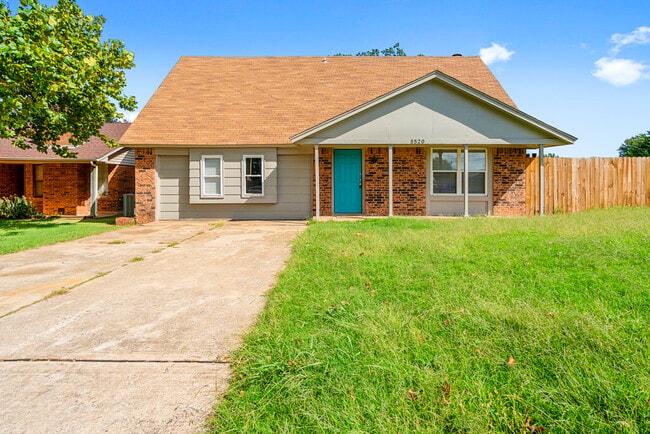 Building Photo - 5520 Evanbrook Terrace