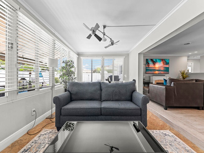 Building Photo - 801 SE 14th St