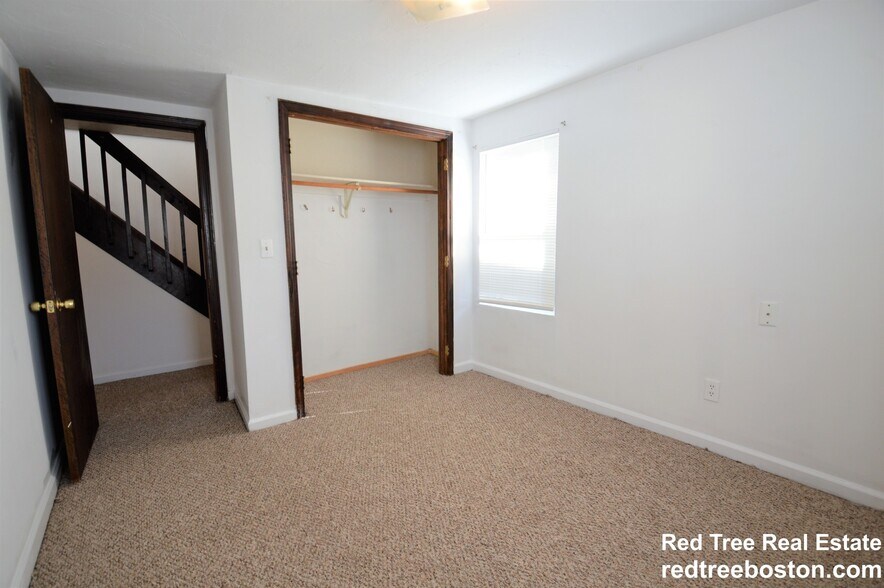 Building Photo - 10 Shepard St