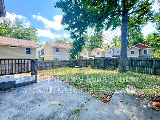 Building Photo - 127 Aurora Dr
