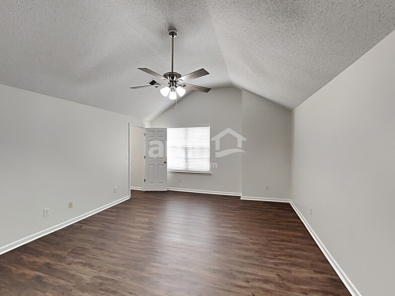 Building Photo - 10220 Seedling Ln
