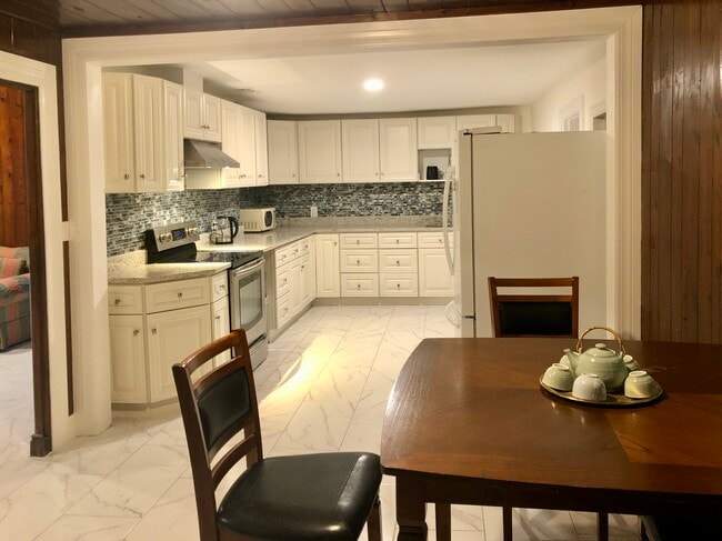 Building Photo - 1033 Henton Ln