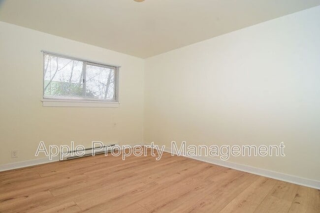 Building Photo - 9244 Greenwood Ave N
