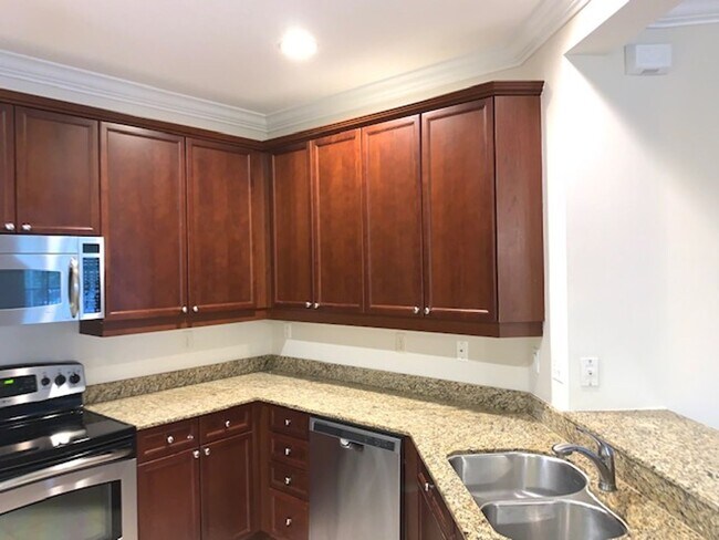 Building Photo - Condo for rent