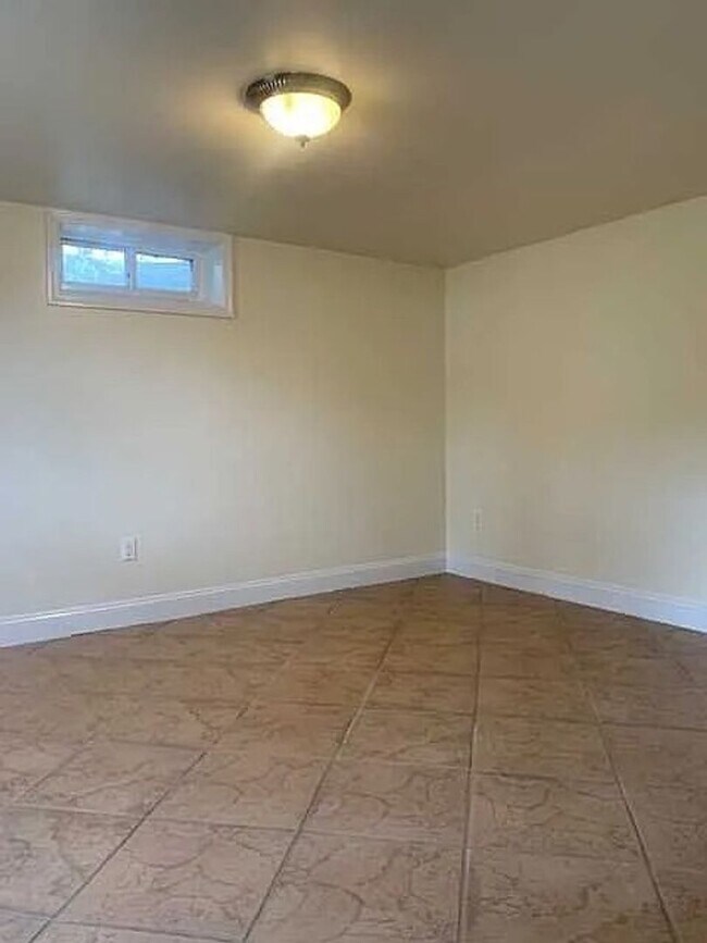 Building Photo - For Rent - Charming 2 Bed / 1 Bath Home in Stormville, NY (1,000 Sq Ft)