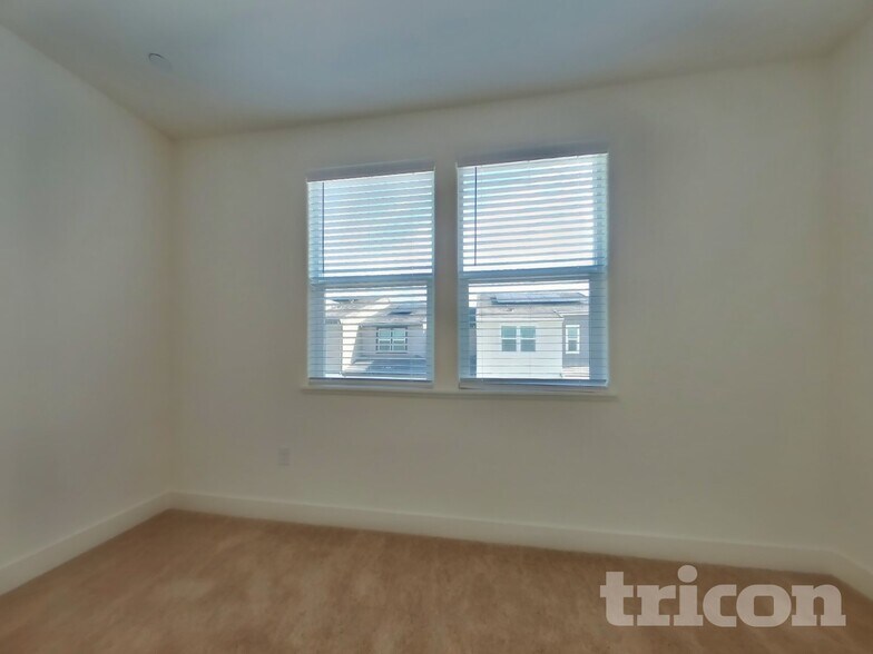 Building Photo - 8205 Perla Wy