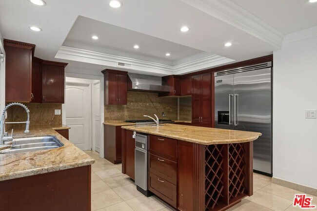 Building Photo - 16541 Park Ln Cir