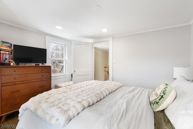 Building Photo - 11 Longview Trail E