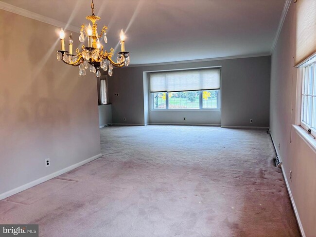 Building Photo - 327 Walden Rd