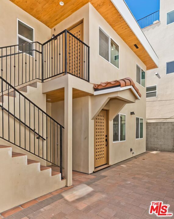 Building Photo - 3431 Edgehill Dr