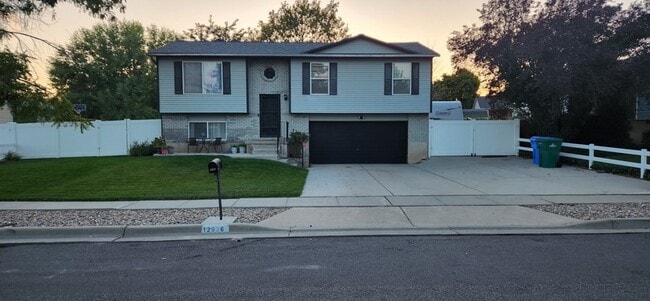 Building Photo - 12936 Timpview Dr