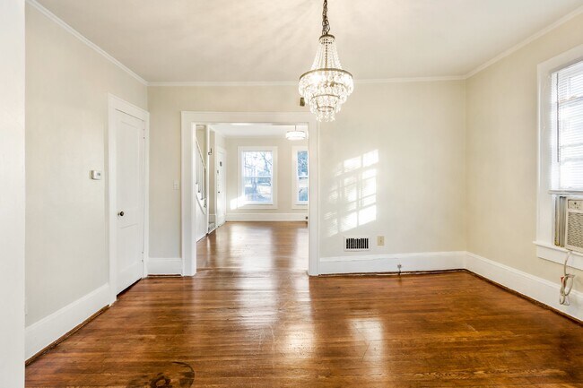 Building Photo - 2 Bed, 1 Bath Townhome in Haymount