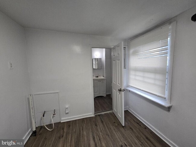 Building Photo - 968 E Woodlawn St