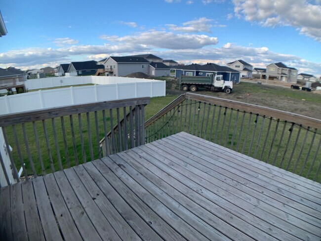 Building Photo - 4 bed 3 bath Single Family Home
