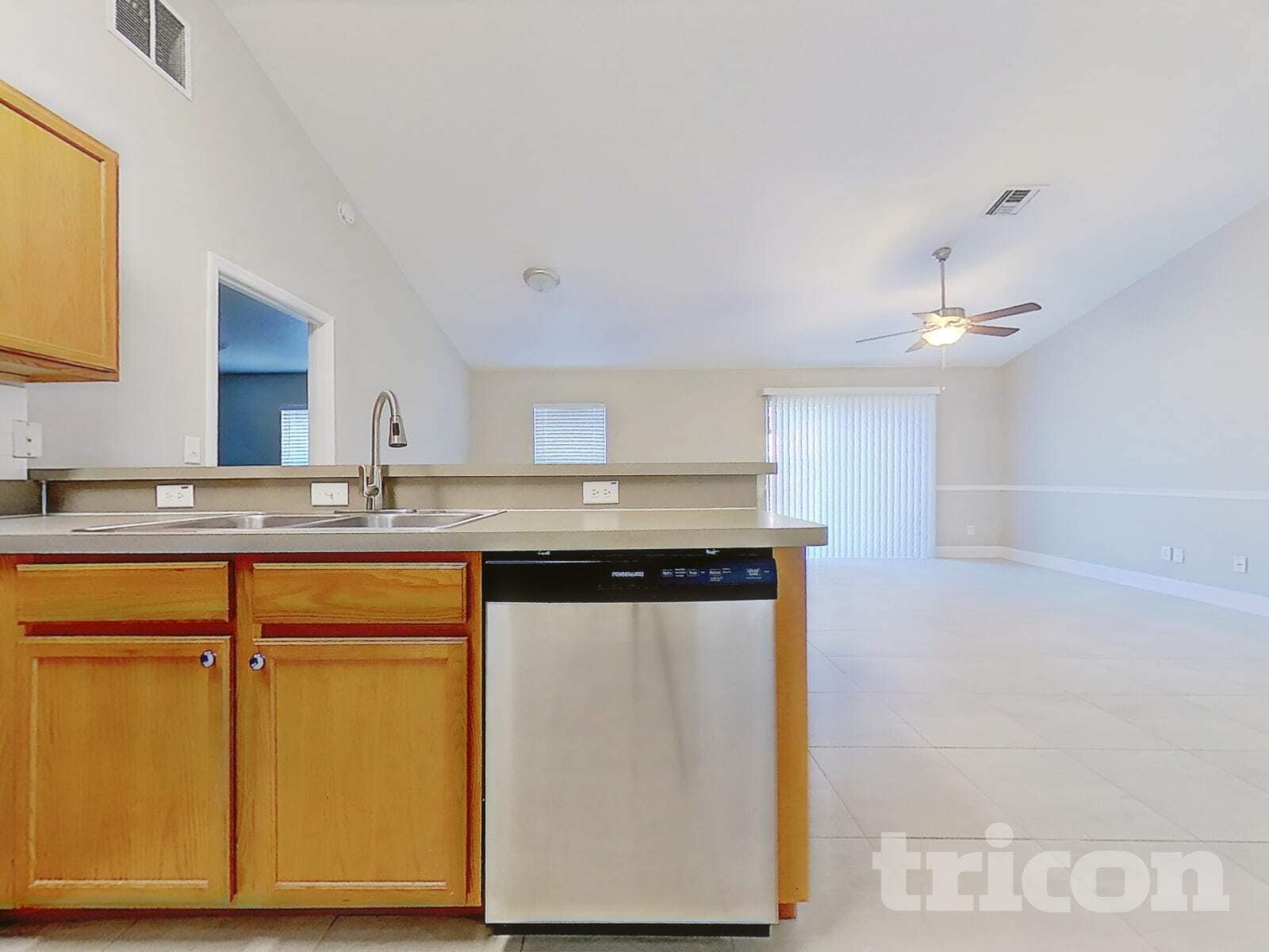 Building Photo - 409 N Dixie Dr