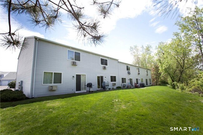Building Photo - 565 Clark Ave
