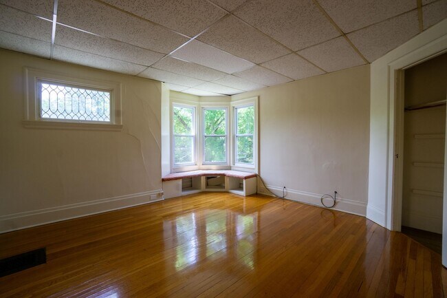 Building Photo - Available 6/1/26 Great Value Hardwood Floo...