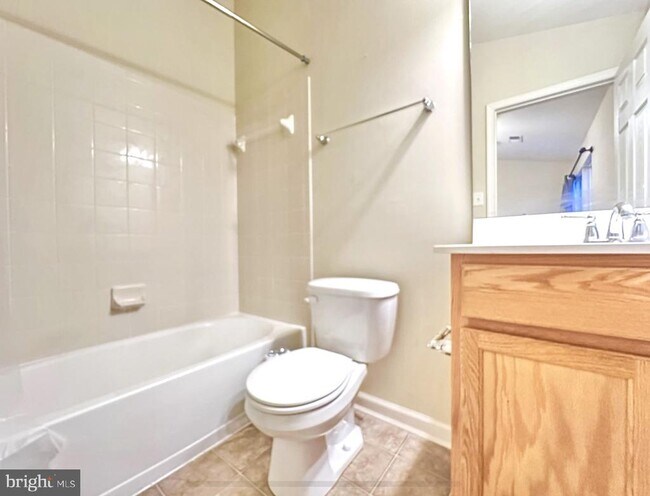 Building Photo - 920 Hopkins Cor