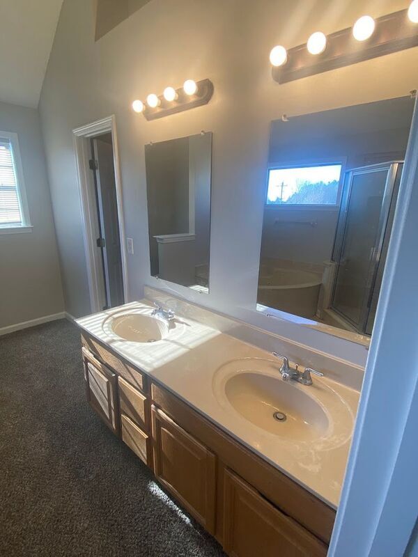 Building Photo - 10053 Lynham Cove