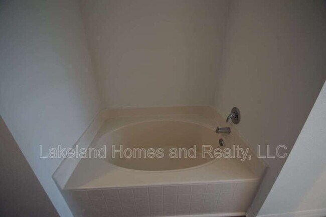 Building Photo - 5123 Spanish Oaks Dr