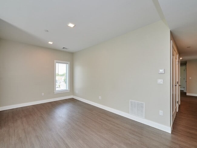 Building Photo - 14 Walley St