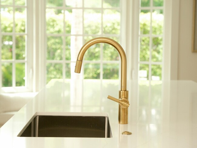 Building Photo - 1017 Tamarind Rd