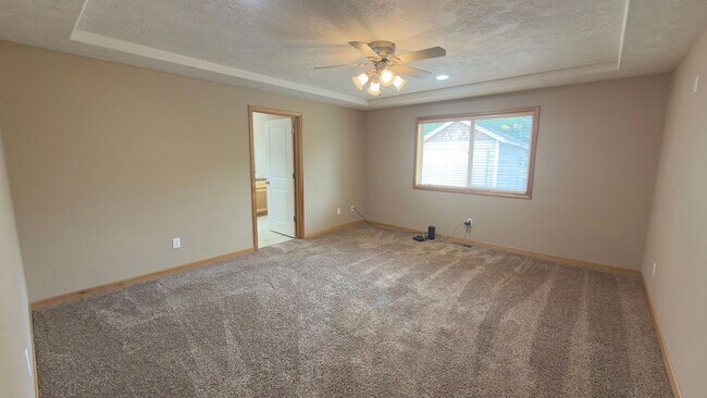 Building Photo - 355 SW Kalmia Ave