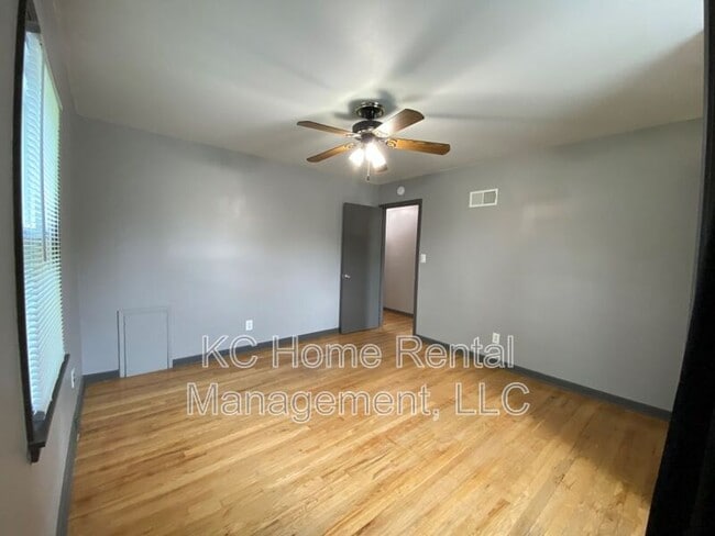 Building Photo - 1519 NE Englewood Rd