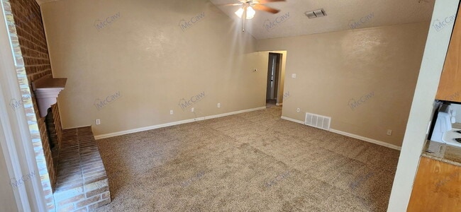 Building Photo - 2204 Oak Hill Dr