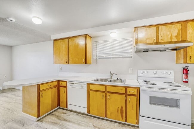 Building Photo - 3610 Oakes Ave