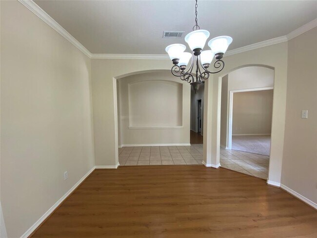 Building Photo - 6018 Sugar Bush Dr