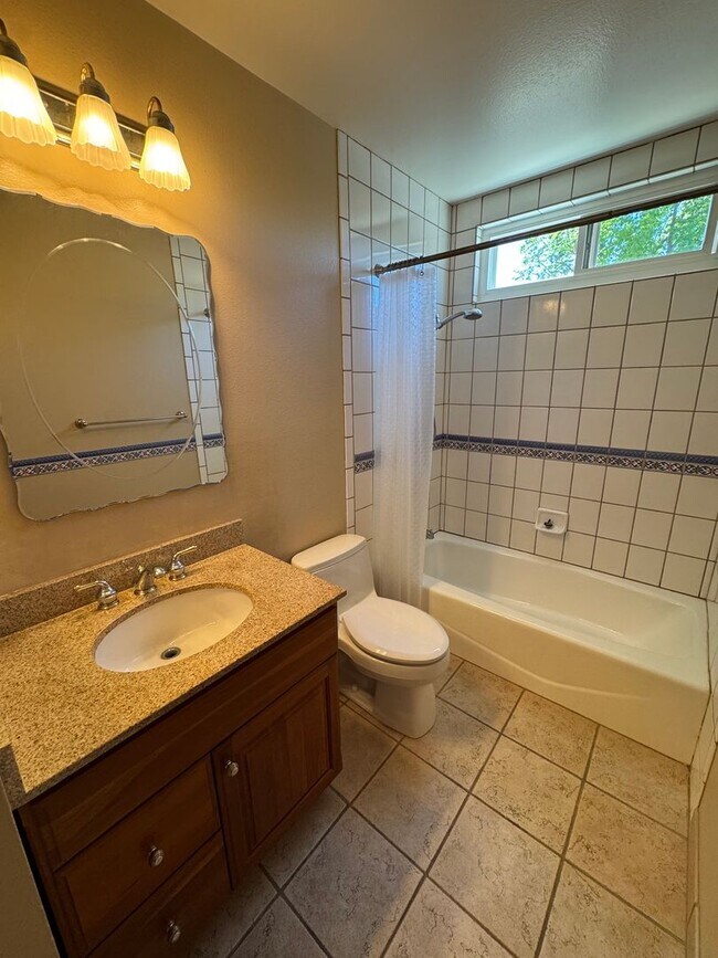 Building Photo - Prime Cul-de-Sac Location with Expansive Backyard