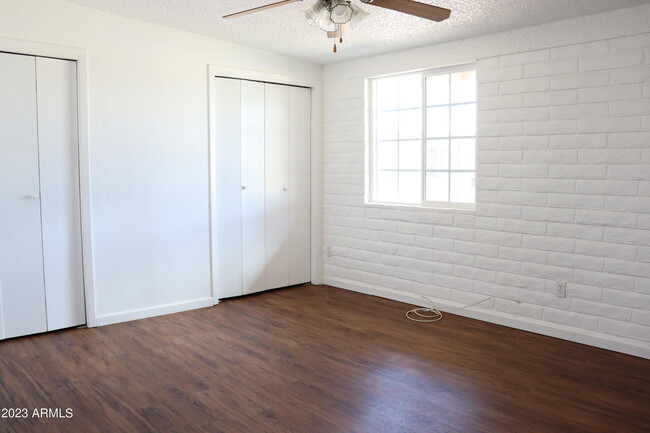 Building Photo - 1052 Chaparral Cir