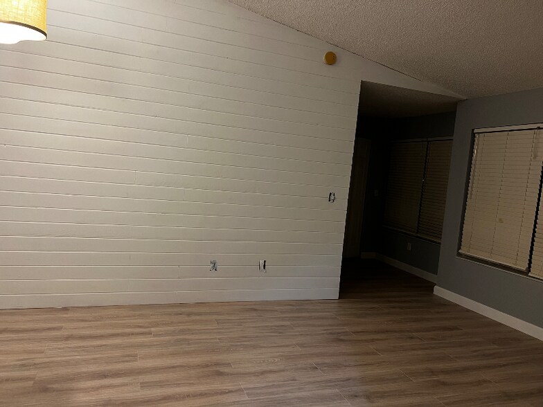 Building Photo - 5152 Conroy Rd