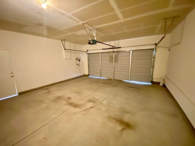 Building Photo - Beautiful Single Story Home with Local Park a Block Away!