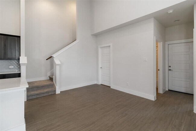 Building Photo - 220 Mirabeau Way