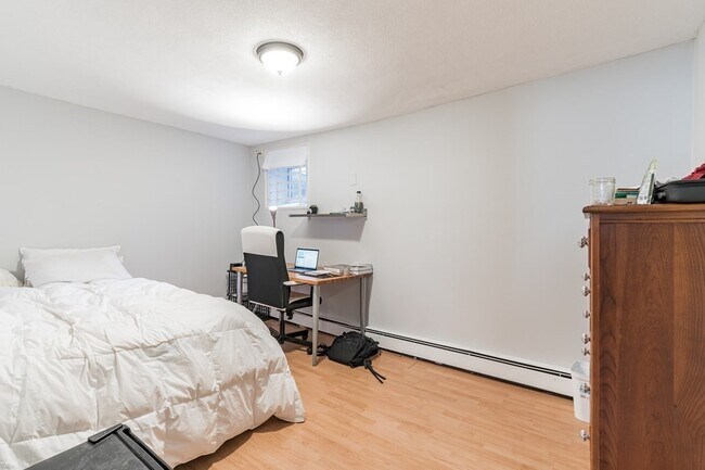 Building Photo - 136 Chiswick Rd