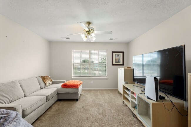 Building Photo - 44 Parkway Pl