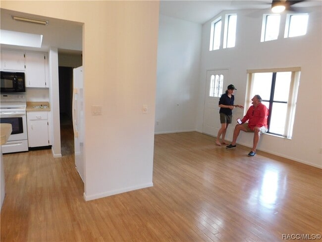 Building Photo - 62 N Pizarro Point