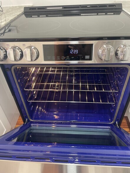 Building Photo - 411 Hobron Ln