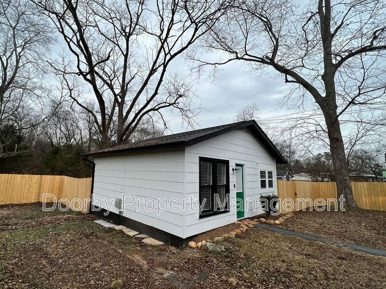 Primary Photo - 1411 Marlboro Ave