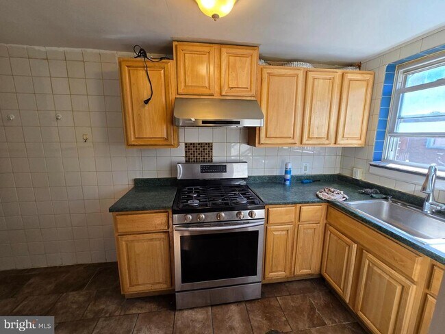 Building Photo - 700 Landis St